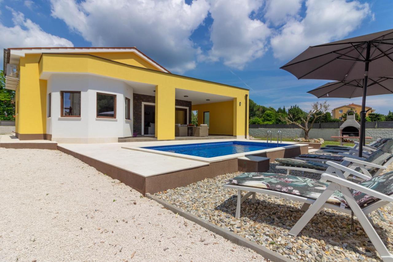 Modern Villa Eve In Medulin With Pool Near The Beach エクステリア 写真