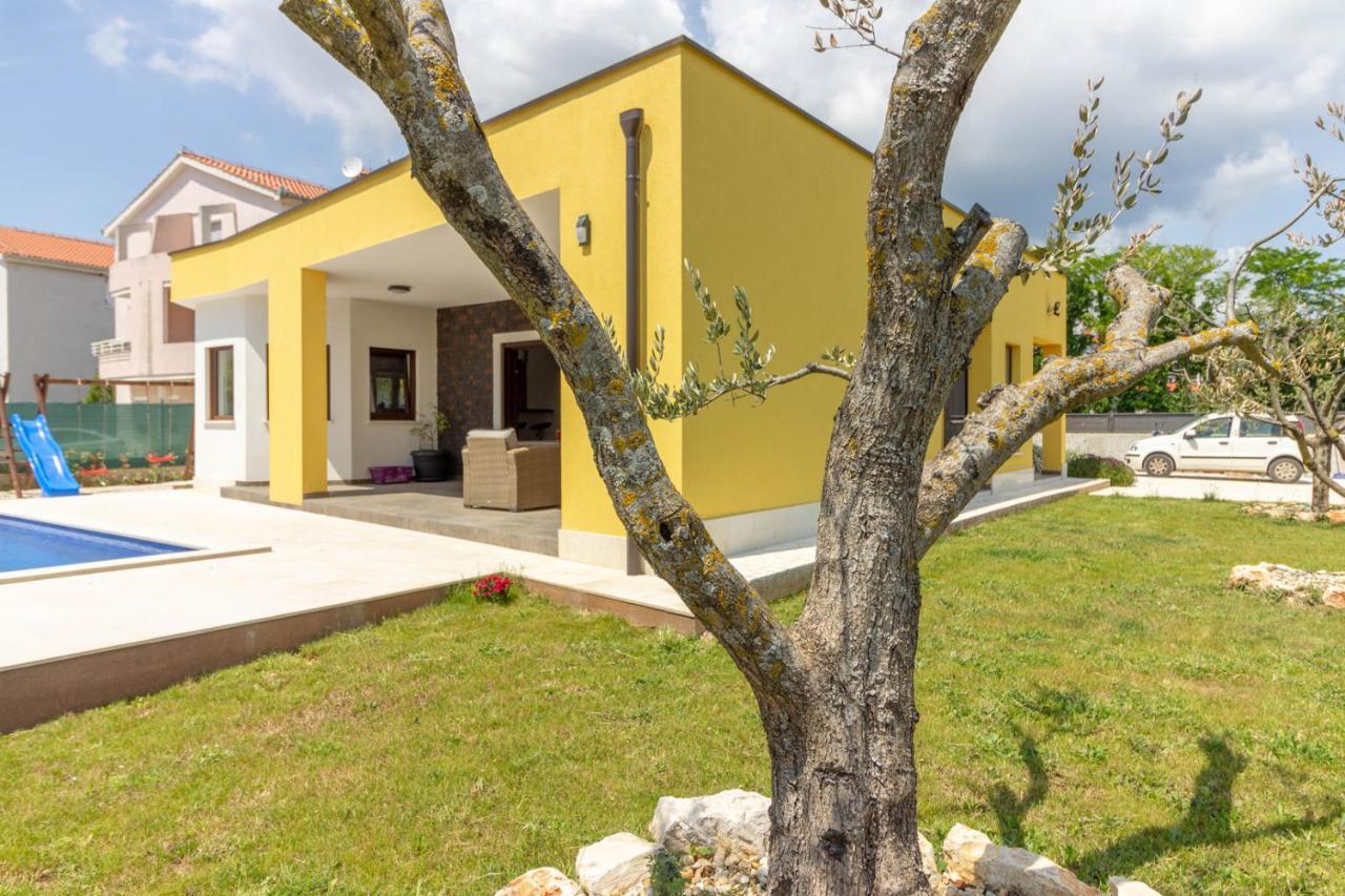 Modern Villa Eve In Medulin With Pool Near The Beach エクステリア 写真