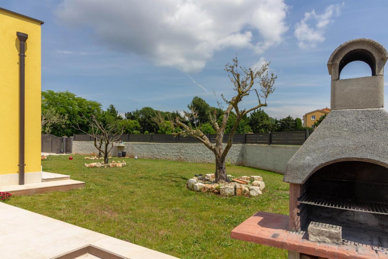 Modern Villa Eve In Medulin With Pool Near The Beach エクステリア 写真