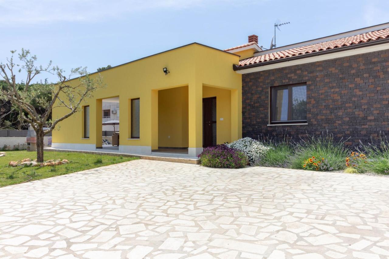 Modern Villa Eve In Medulin With Pool Near The Beach エクステリア 写真