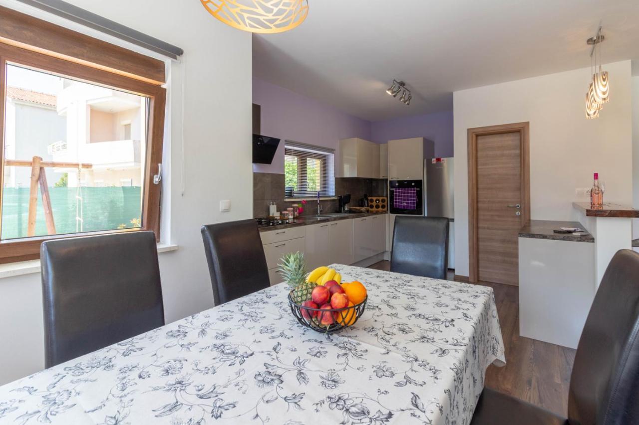 Modern Villa Eve In Medulin With Pool Near The Beach エクステリア 写真