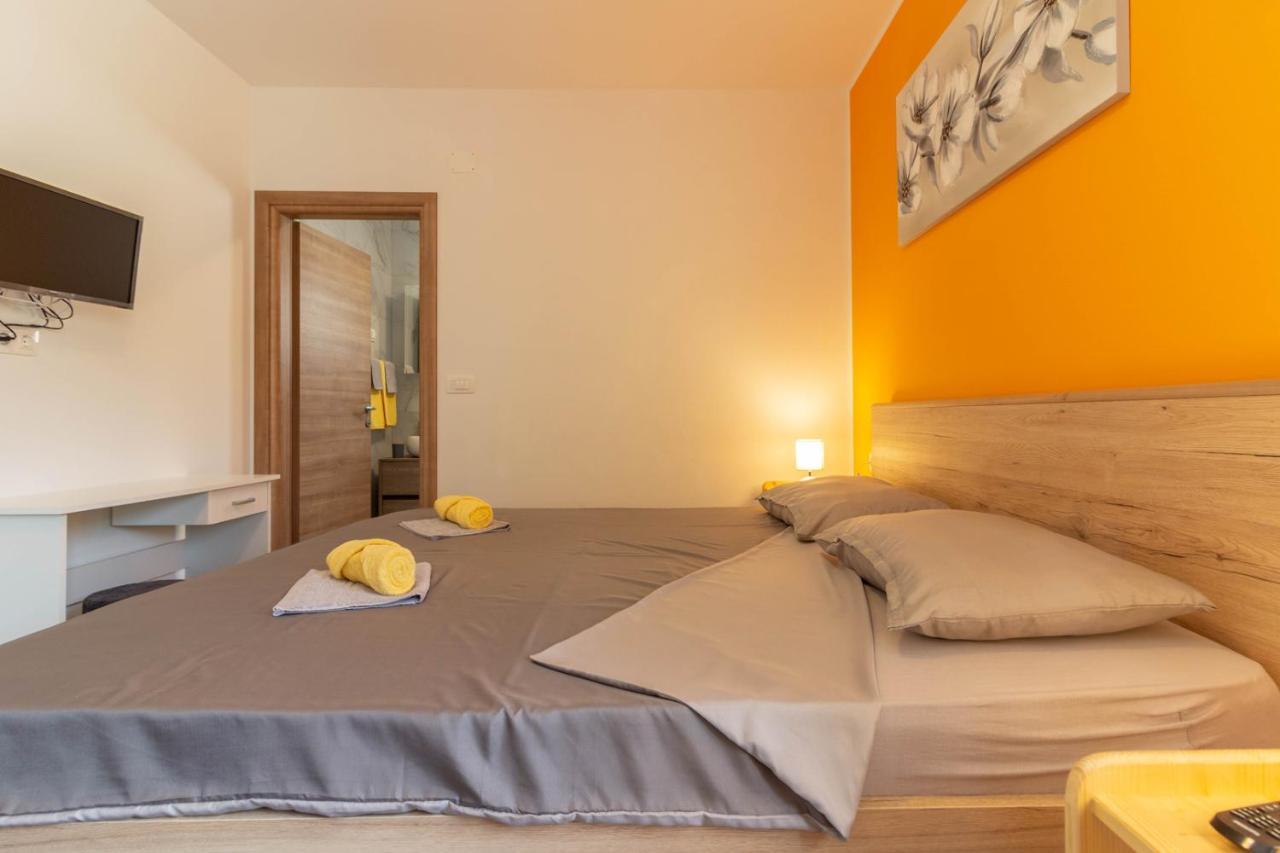 Modern Villa Eve In Medulin With Pool Near The Beach エクステリア 写真