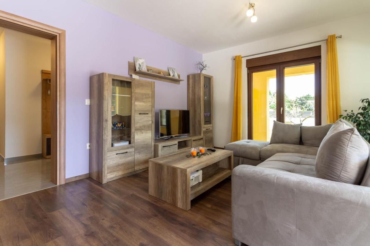 Modern Villa Eve In Medulin With Pool Near The Beach エクステリア 写真