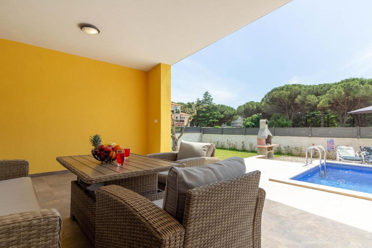 Modern Villa Eve In Medulin With Pool Near The Beach エクステリア 写真