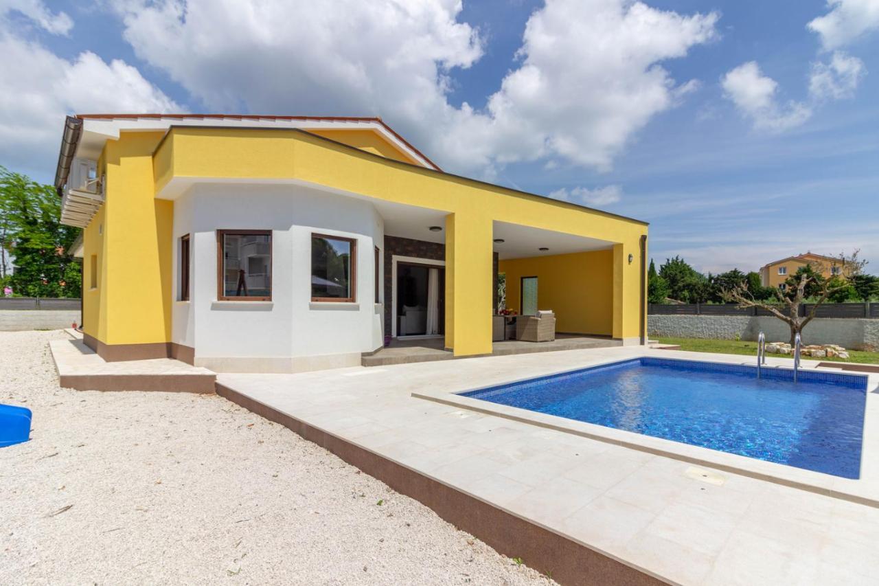 Modern Villa Eve In Medulin With Pool Near The Beach エクステリア 写真